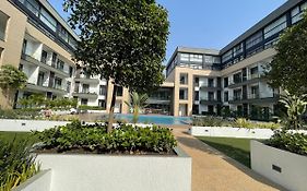 Embassy Gardens Suites By Olive Gold